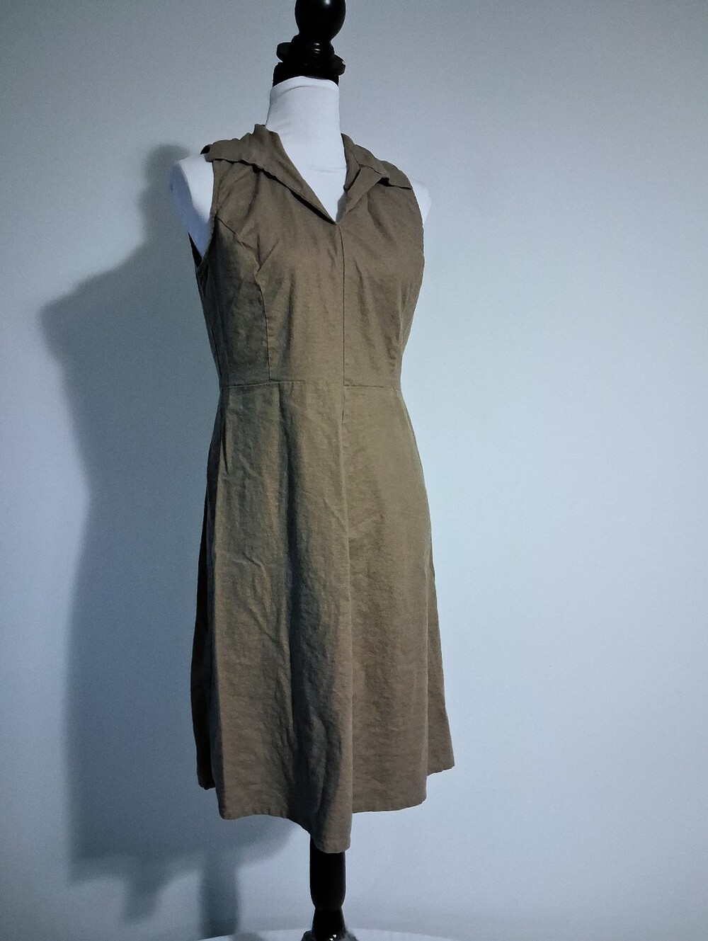 Tahari Sleeveless Collared A-Line Dress in Olive Green Size 10